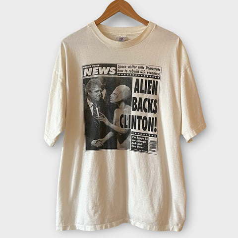1992 "Aliens Back Clinton" Bill Clinton Newspaper Print Vintage Tee Shirt